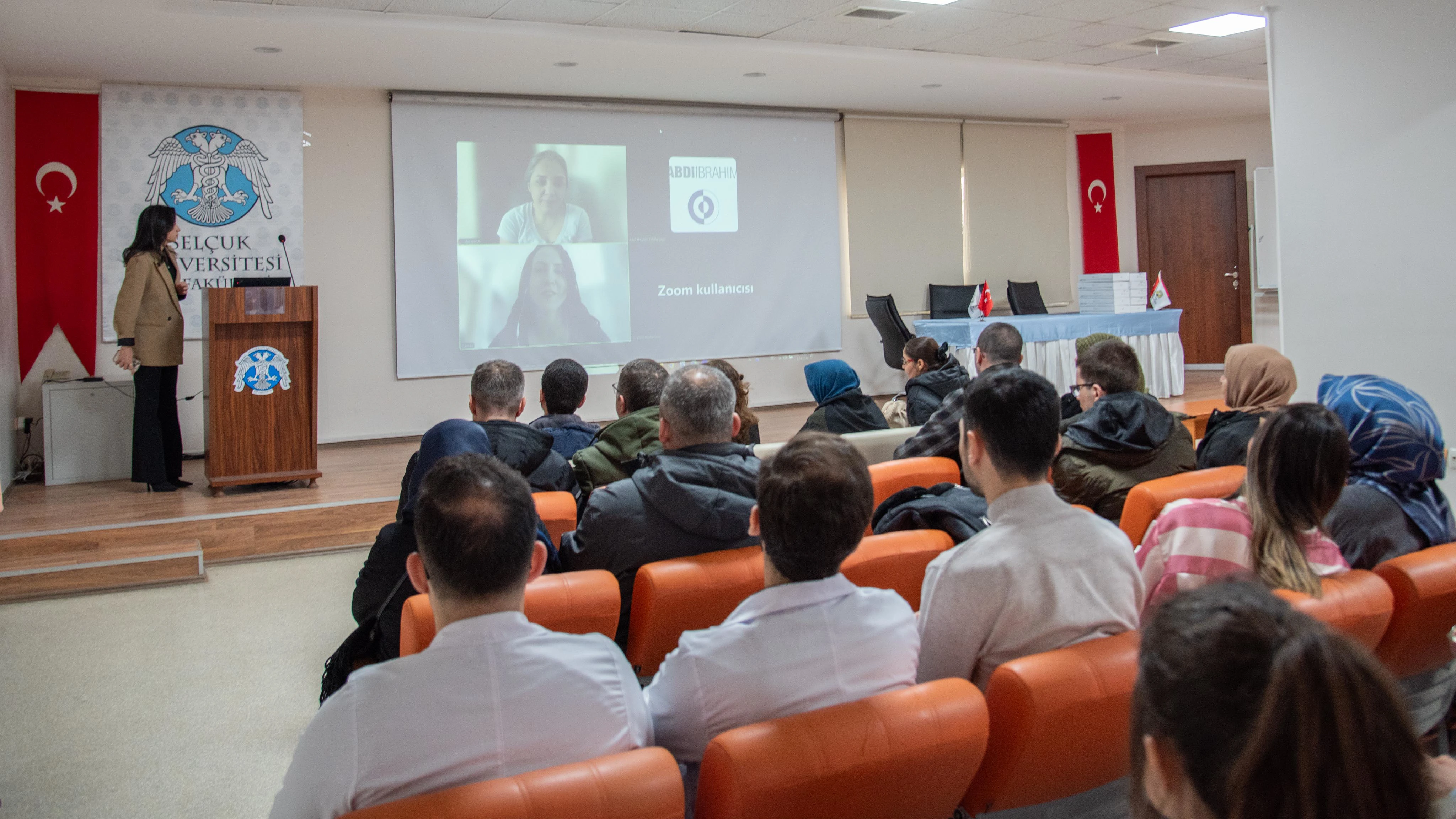 Selçuk Üniversitesinde akıllı baston eğitimi ve teslimi